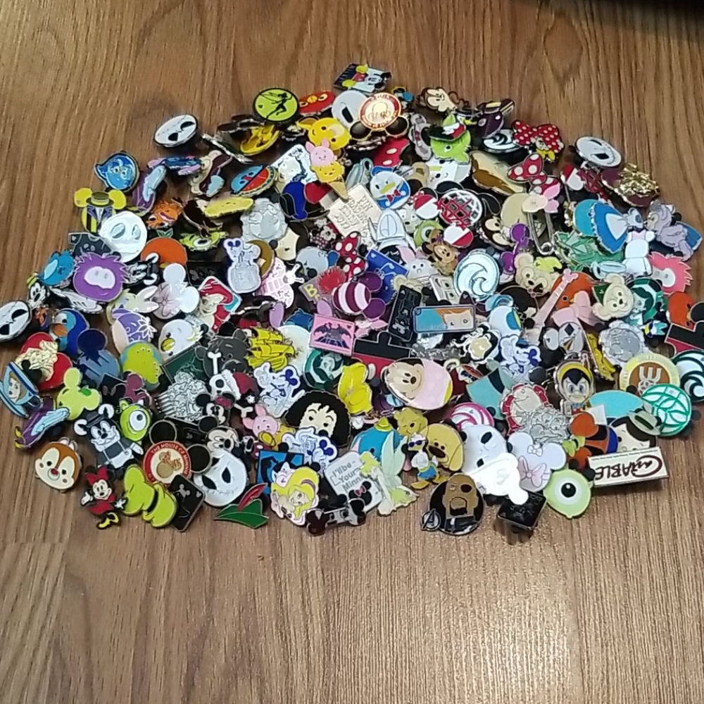 20 Disney Trading Pins Bundle